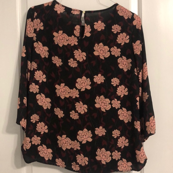 The Limited 3/4 sleeve top - Picture 2 of 3